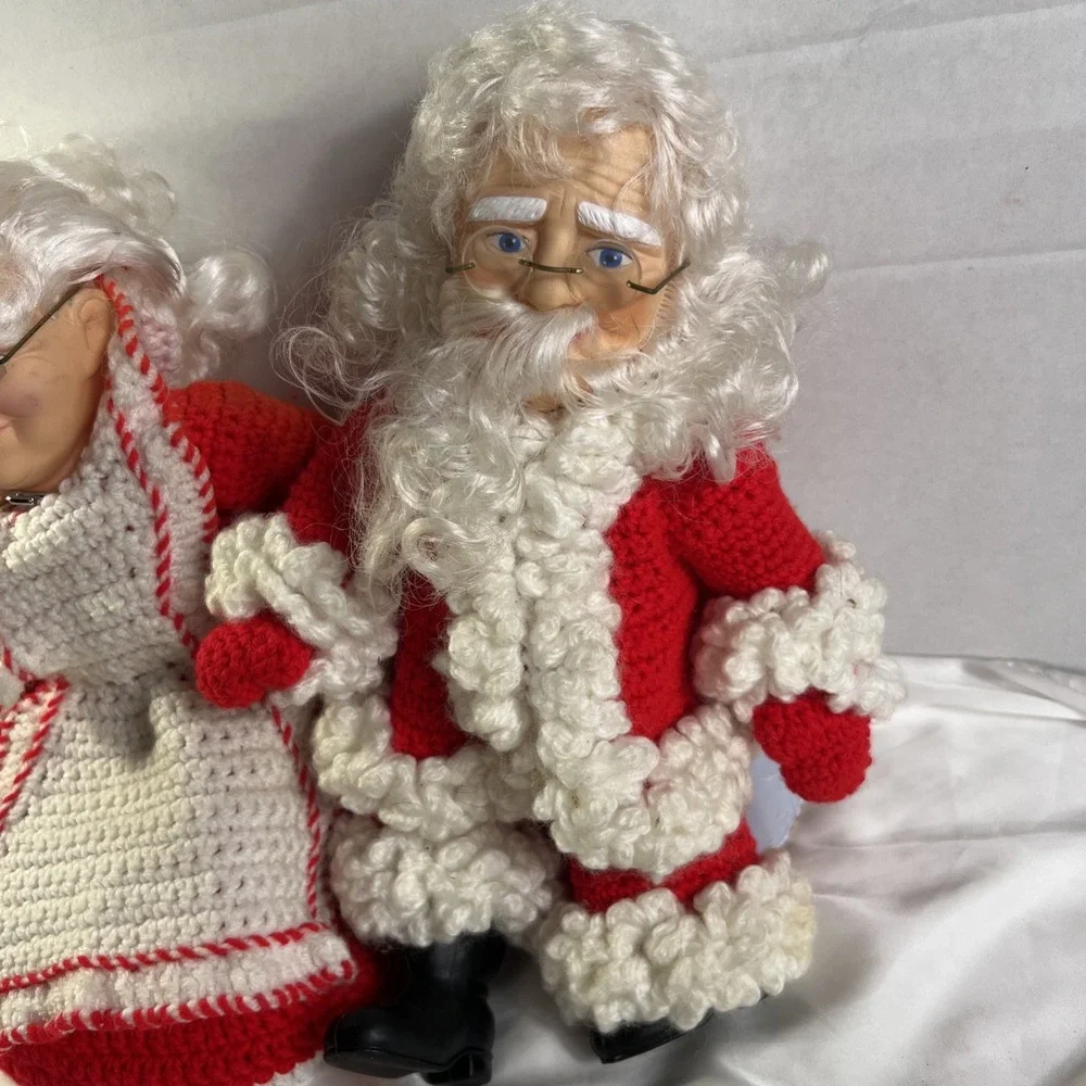 Vintage‎ 1992 Christmas Santa & Mrs Clause Crocheted Outfits  Fibre Craft READ